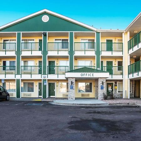Hometowne Studios By Red Roof Colorado Springs - Airport Eksteriør billede