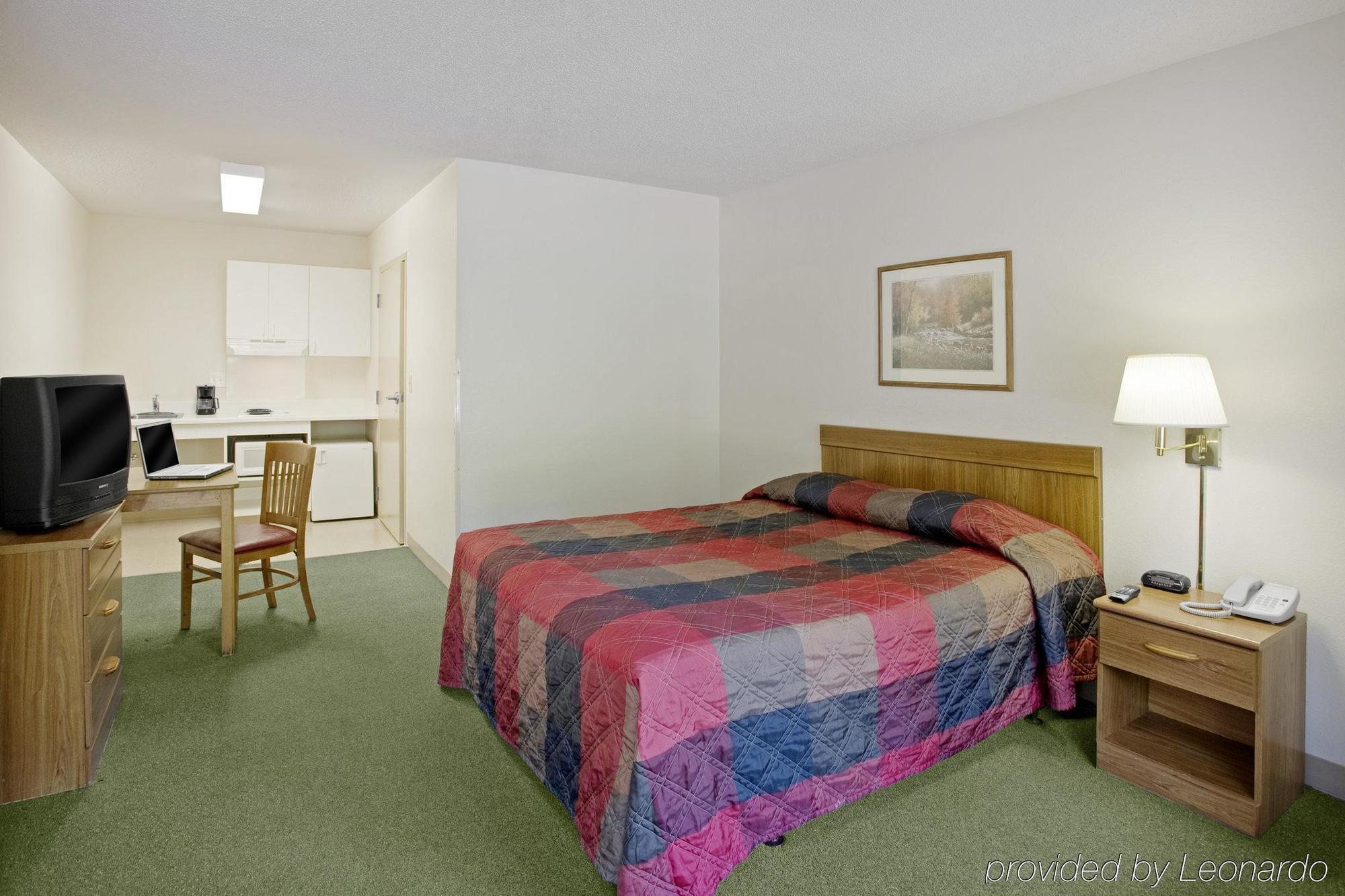 Hometowne Studios By Red Roof Colorado Springs - Airport Eksteriør billede