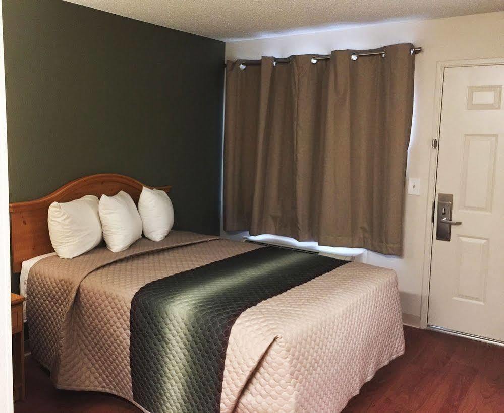 Hometowne Studios By Red Roof Colorado Springs - Airport Eksteriør billede